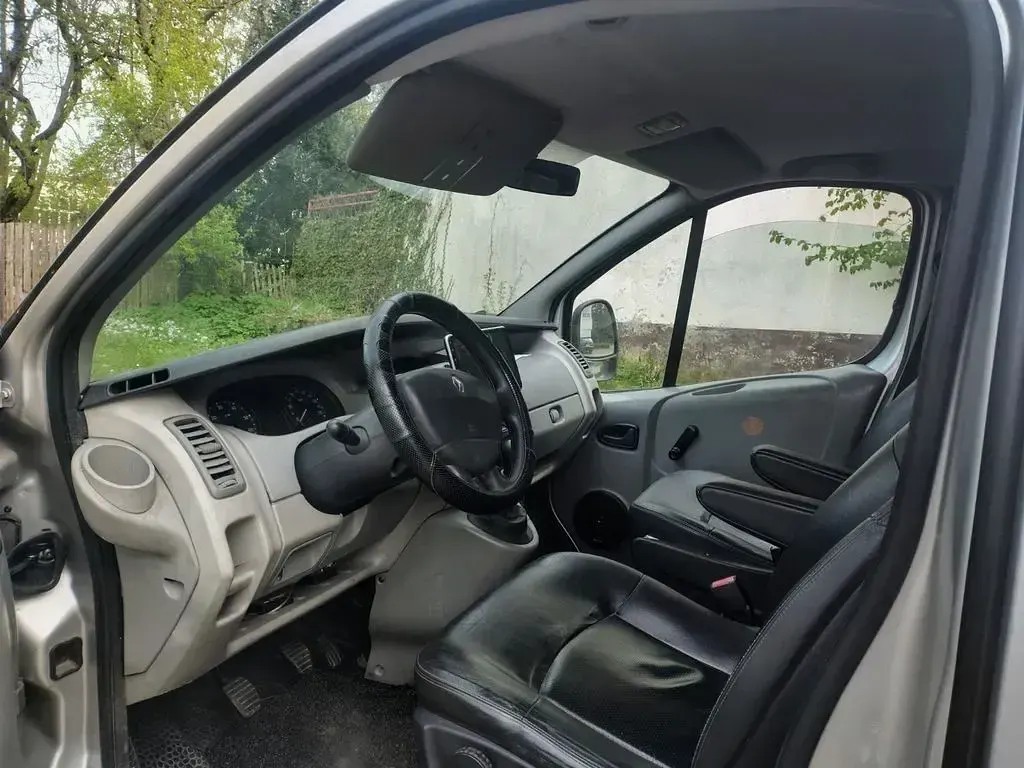 Second-hand Renault Trafic 145 CP (106 kW) 2007 Gri Monovolum