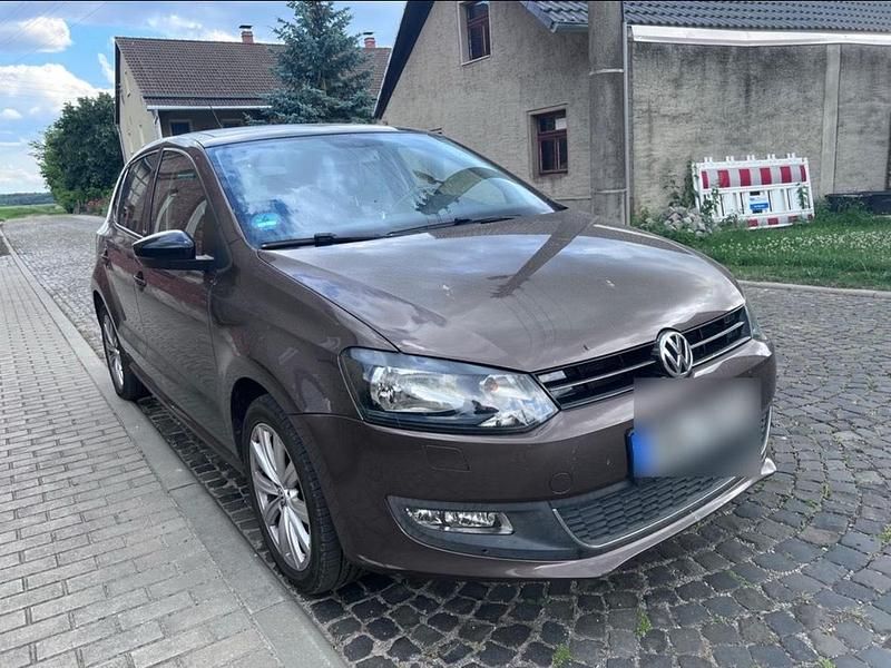 Braun Gebraucht 2011 VW Polo Limousine | 5.000 € - Bild 1/4