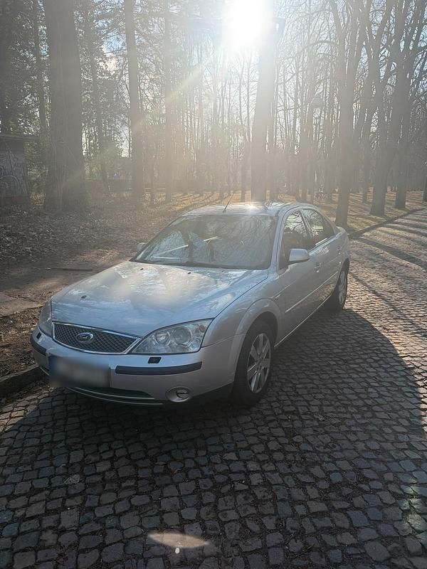 Gebraucht Ford Mondeo 145 PS (106 kW) 2001 Grau Limousine