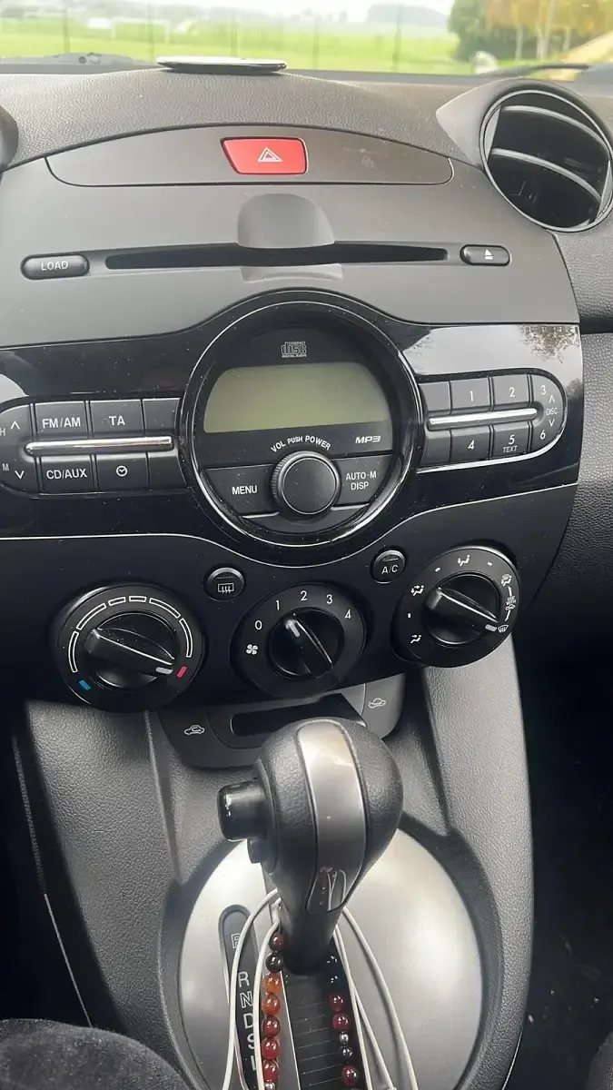 Gebraucht Mazda 2 102 PS (75 kW) 2011 Weiß Kleinwagen