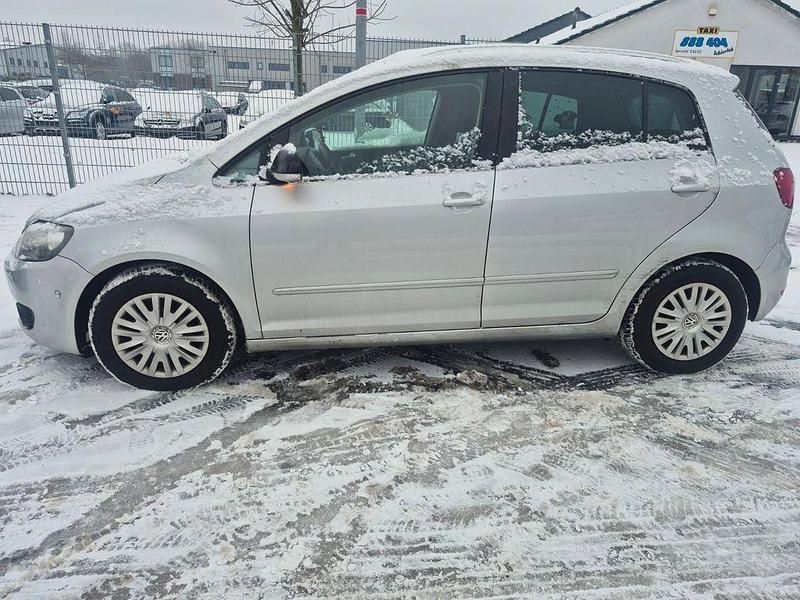 Gebraucht VW Golf VI Style 105 PS (77 kW) 2011 Reflexsilber metallic (metallic) Kleinwagen