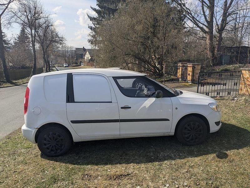 Gebraucht Skoda Roomster 69 PS (50 kW) 2012 Weiß Van / Kleinbus