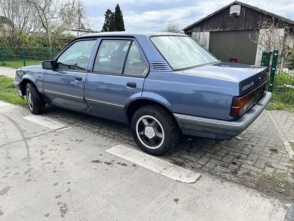Gebraucht Opel Ascona 75 PS (55 kW) 1988 Blau Limousine
