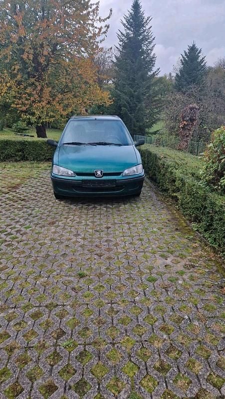 Grün Gebraucht 2002 Peugeot 106 Kleinwagen | 2.000 € (Teuer) - Bild 1/4