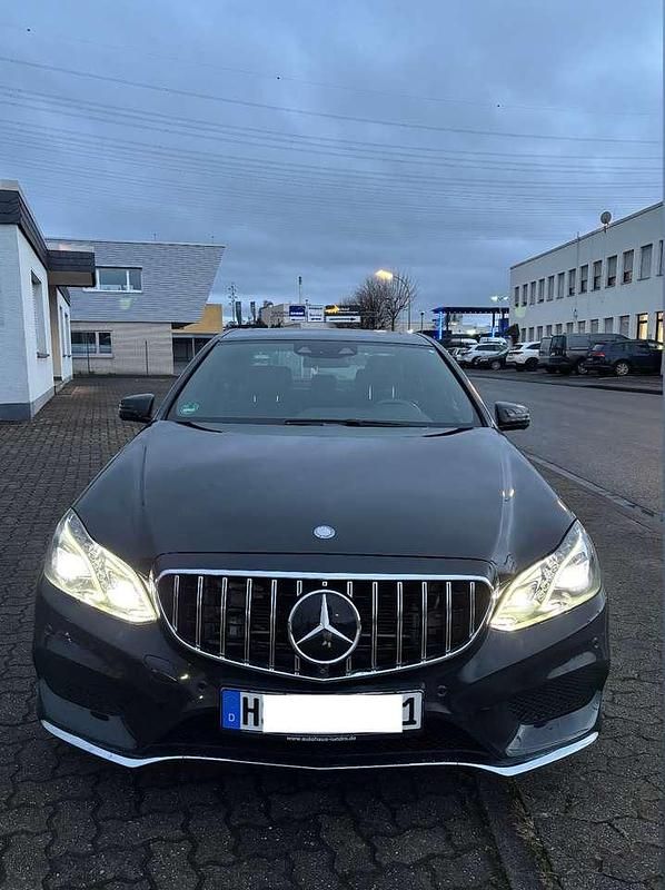 Gebraucht Mercedes E350 AMG line 258 PS (189 kW) 2016 Schwarz Limousine