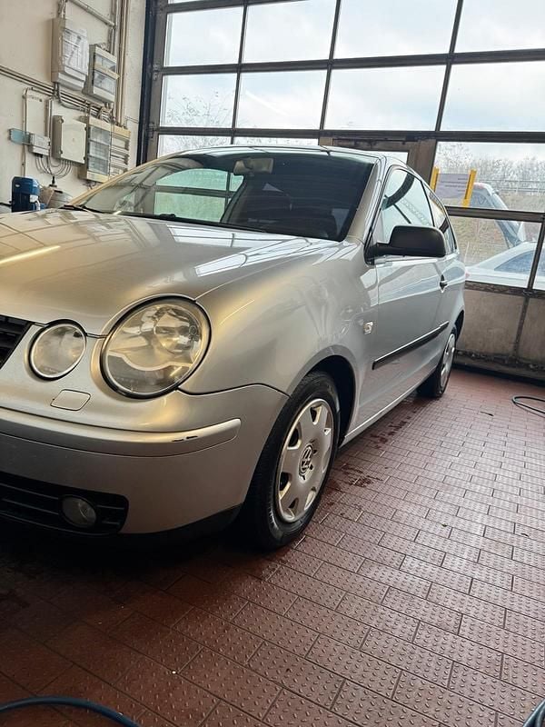 Second-hand VW Polo 68 CP (50 kW) 2003 Argintiu Hatchback
