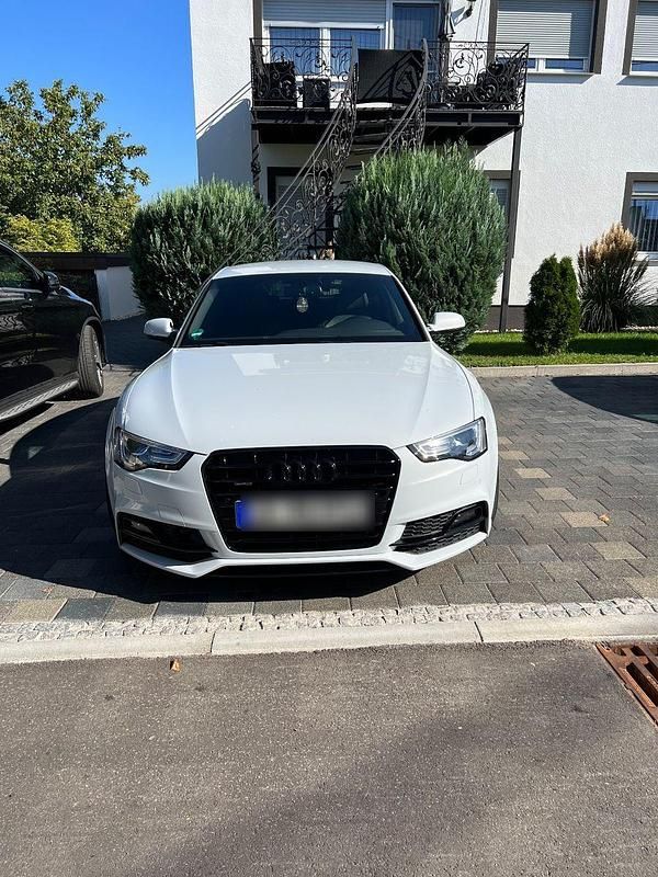 Gebraucht Audi A5 Sportback Design 190 PS (139 kW) 2015 Weiß Kleinwagen