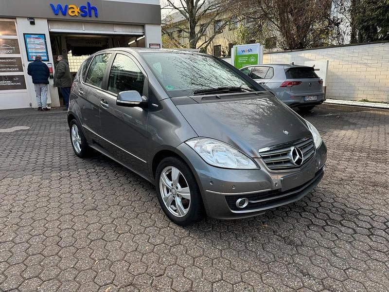 Grau Gebraucht 2009 Mercedes A150 Avantgarde Limousine | 4.590 € (Fairer Preis) - Bild 1/4