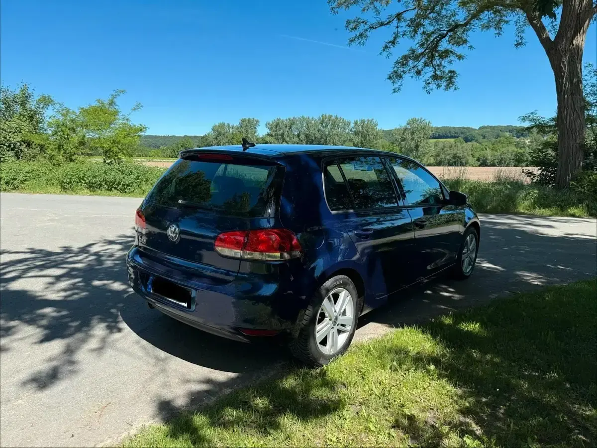 Gebraucht VW Golf VII Edition 105 PS (77 kW) 2012 Blau Kleinwagen
