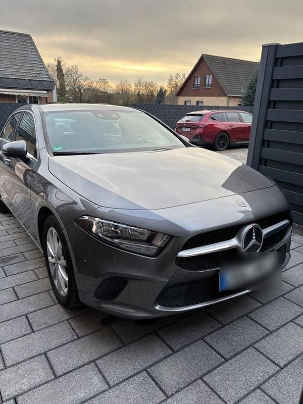 Gebraucht Mercedes A180 136 PS (100 kW) 2020 Grau Kleinwagen