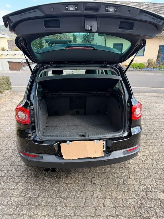 Gebraucht VW Tiguan 122 PS (89 kW) 2011 Schwarz SUV