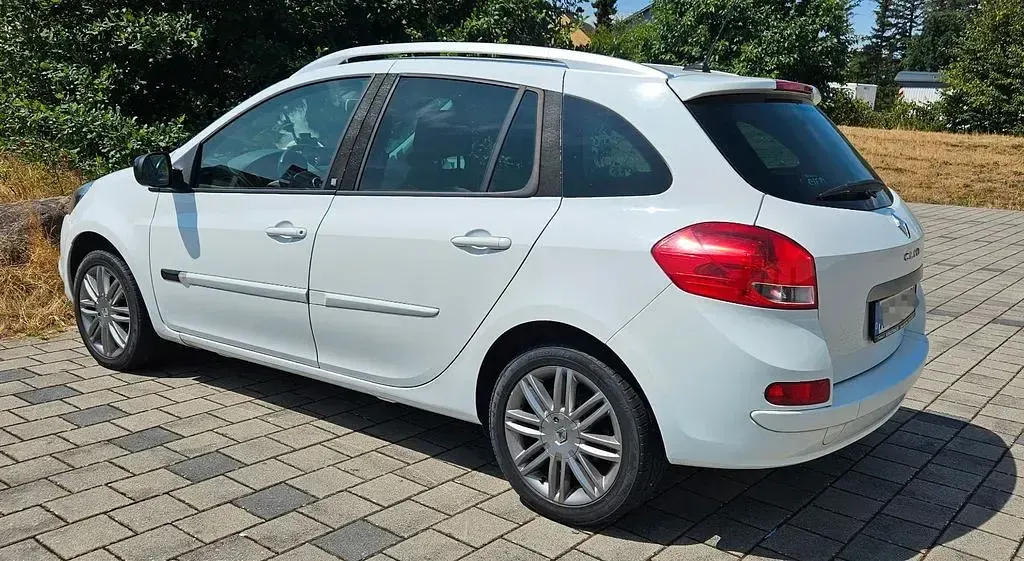 Gebraucht Renault Clio II Night&Day 101 PS (74 kW) 2010 Weiß Limousine