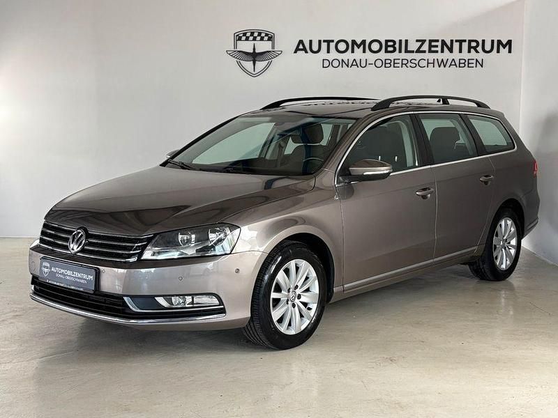 Braun Gebraucht 2011 VW Passat Comfortline Kombi | 8.390 € (Etwas zu teuer) - Bild 1/4