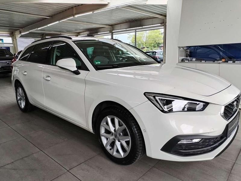 Weiß Gebraucht 2022 Seat Leon Beats Kombi | 17.590 € (Guter Preis) - Bild 1/4