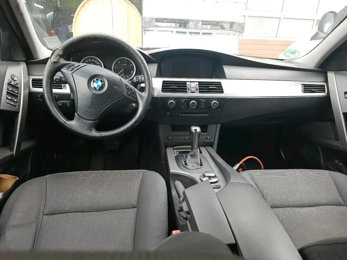Gebraucht BMW 530 218 PS (160 kW) 2004 Silber Kombi