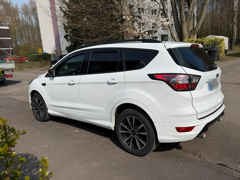 Gebraucht Ford Kuga ST-Line 150 PS (110 kW) 2019 Weiß SUV