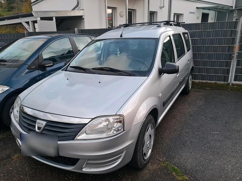 Silber Gebraucht 2009 Dacia Logan Kombi | 2.850 € (Etwas zu teuer) - Bild 1/4