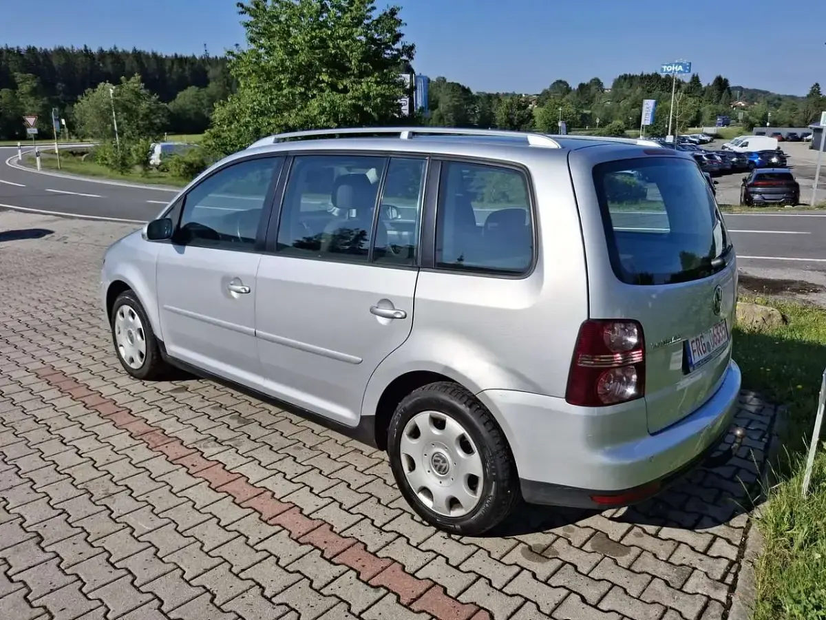 Gebraucht VW Touran Trendline 140 PS (102 kW) 2009 Silber Van / Kleinbus