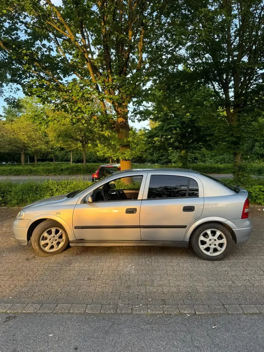 Gebraucht Opel Astra 101 PS (74 kW) 2002 Blau Kleinwagen