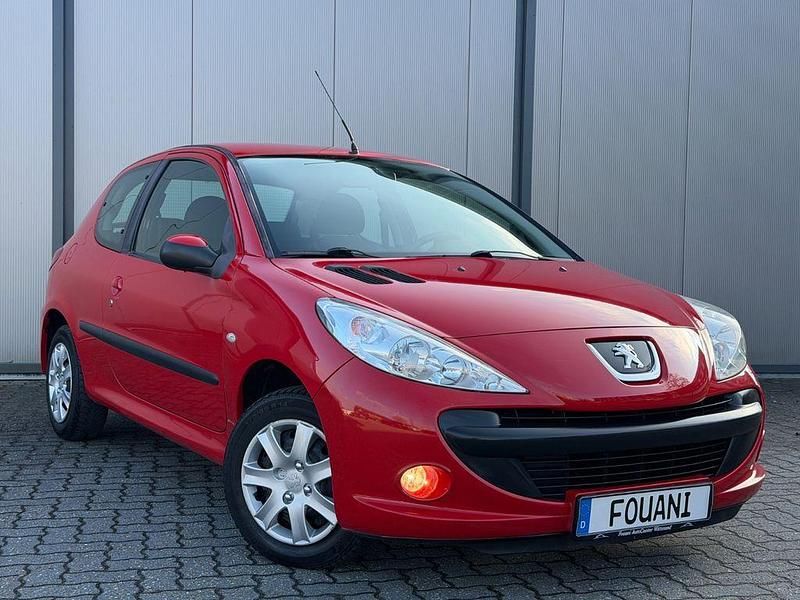 Gebraucht Peugeot 206+ Basis 75 PS (55 kW) 2009 Rot Kleinwagen