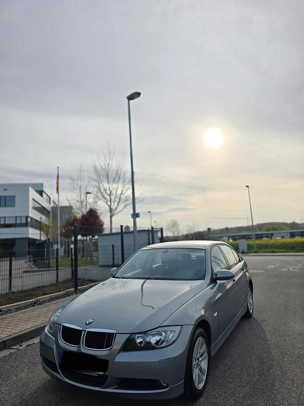 Gebraucht BMW 320 150 PS (110 kW) 2006 Blau Limousine