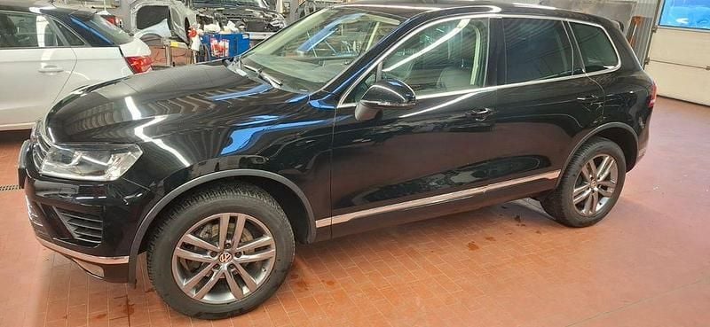 Schwarz Gebraucht 2016 VW Touareg SUV | 27.500 € (Fairer Preis) - Bild 1/4