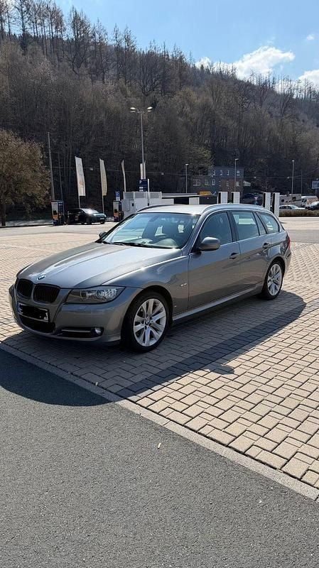 Gebraucht BMW 320 184 PS (135 kW) 2012 Silber Kombi
