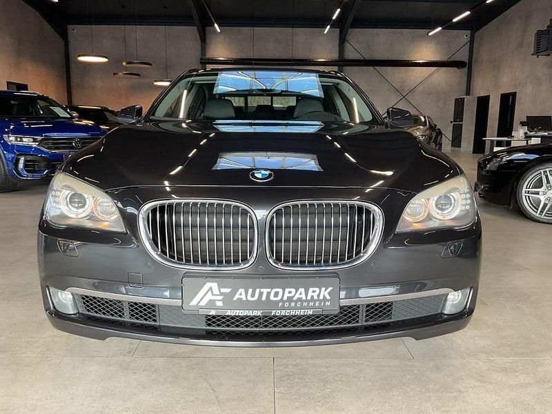 Gebraucht BMW 740 306 PS (225 kW) 2011 Grau Limousine
