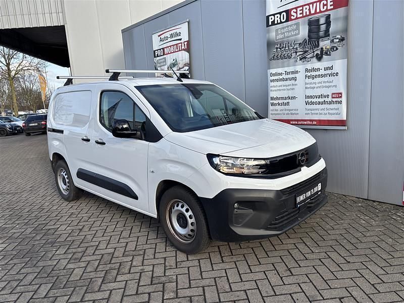 Gebraucht Opel Combo Basis 110 PS (80 kW) 2025 Weiß Van