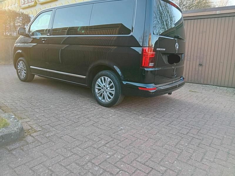 Gebraucht VW Multivan Generation Six 150 PS (110 kW) 2021 Schwarz Van