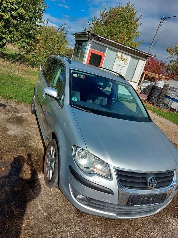 Silber Gebraucht 2008 VW Touran Trendline Van / Kleinbus | 3.900 € (Fairer Preis) - Bild 1/4