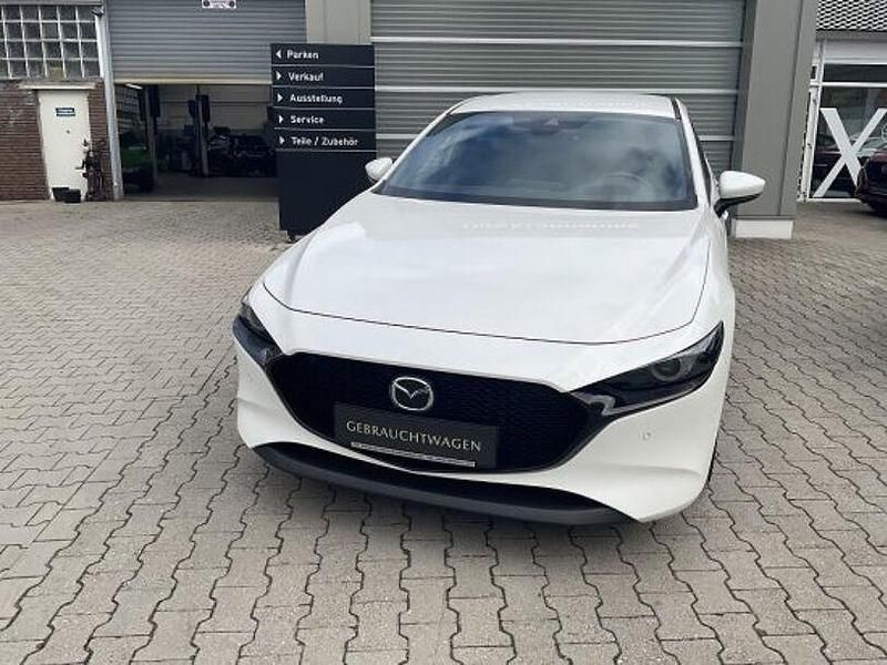 Snowflake white (metallic) Gebraucht 2021 Mazda 3 Sky Limousine | 20.990 € (Fairer Preis) - Bild 1/4