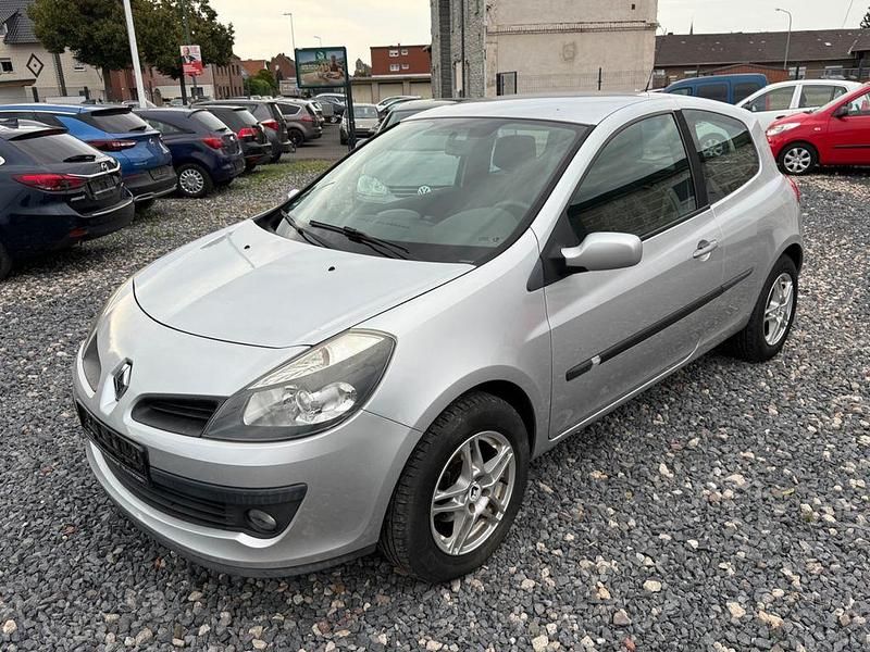 Grau Gebraucht 2006 Renault Clio II Limousine | 2.890 € (Fairer Preis) - Bild 1/4