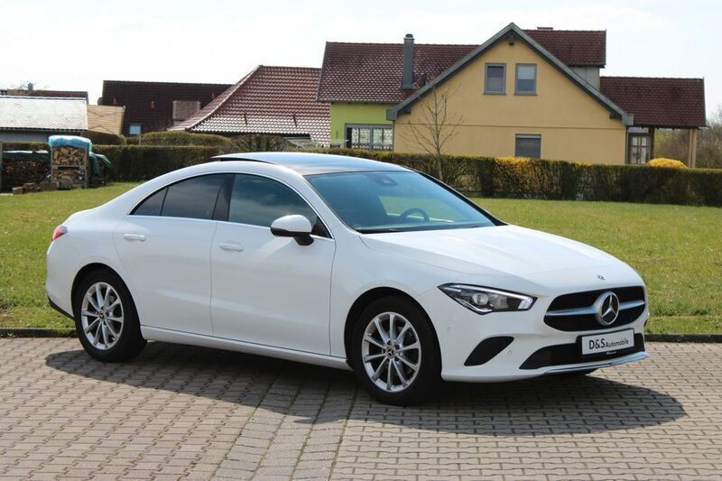 Weiß Gebraucht 2022 Mercedes CLA180 Limousine | 26.740 € (Fairer Preis) - Bild 1/4