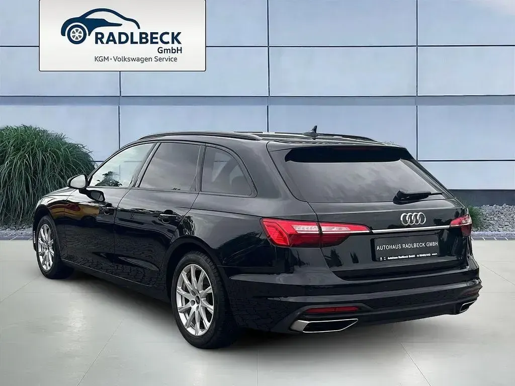 Gebraucht Audi A4 150 PS (110 kW) 2022 Schwarz Limousine