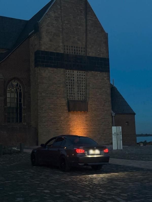 Gebraucht BMW 525 218 PS (160 kW) 2005 Grau Limousine