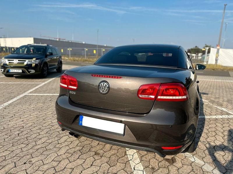 Usata VW Eos 122 CV (89 kW) 2013 Marrone Cabrio