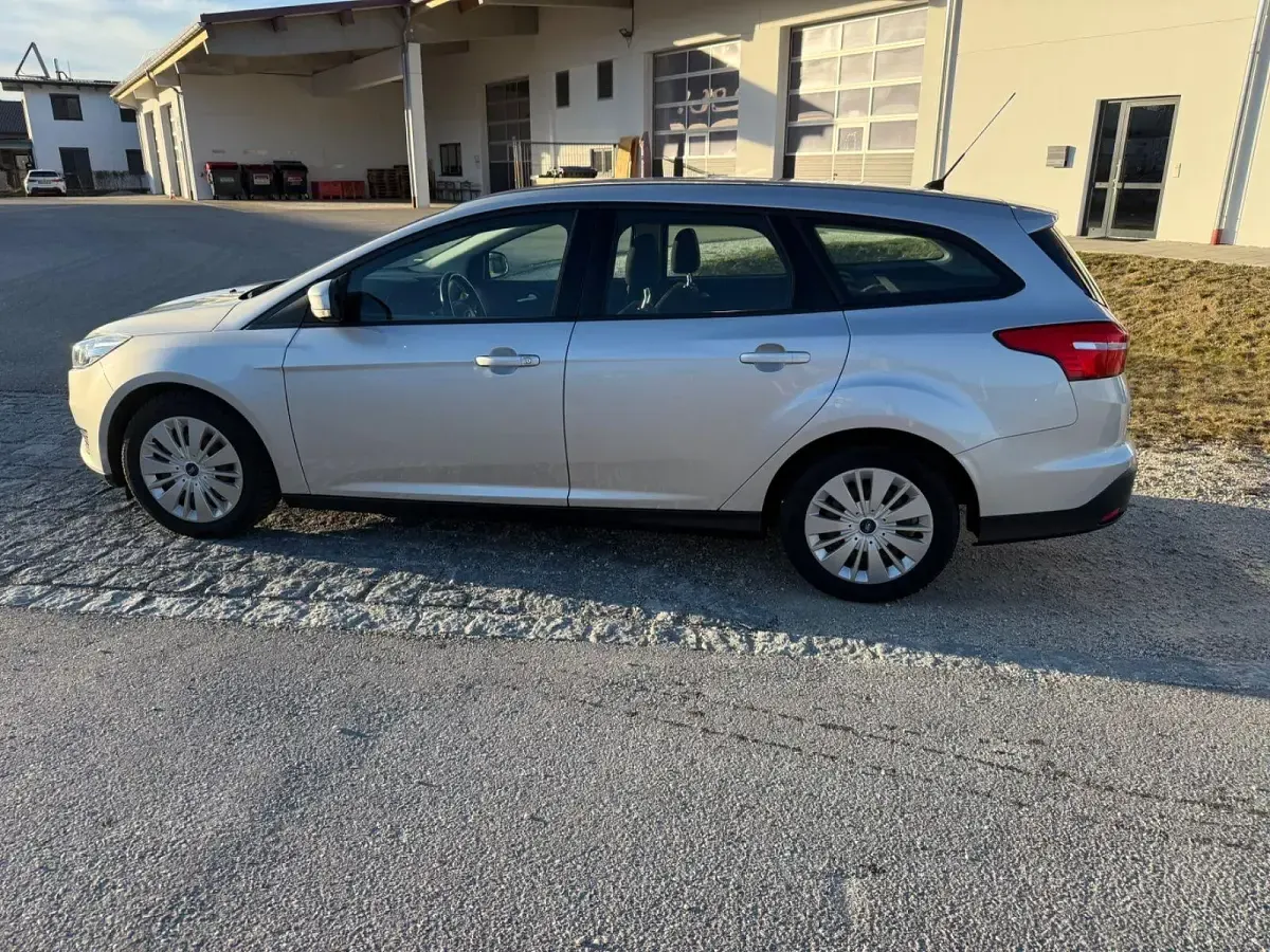 Gebraucht Ford Focus 101 PS (74 kW) 2015 Silber Kombi