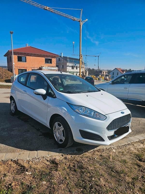 Gebraucht Ford Fiesta 60 PS (44 kW) 2017 Weiß Kleinwagen