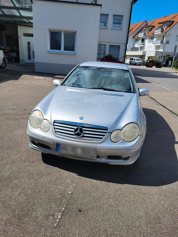 Silber Gebraucht 2002 Mercedes C180 Coupé | 2.200 € (Guter Preis) - Bild 1/4