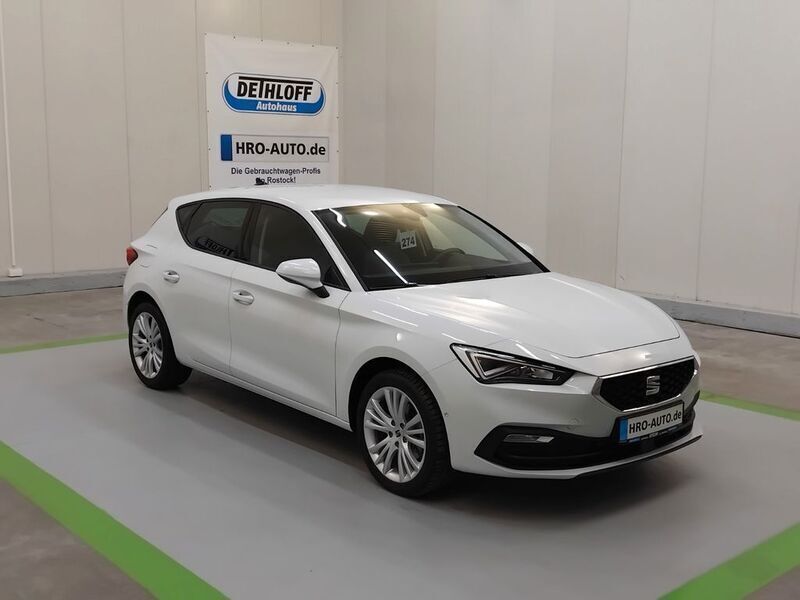 Weiß Gebraucht 2024 Seat Leon Style Limousine | 23.550 € (Superpreis) - Bild 1/4