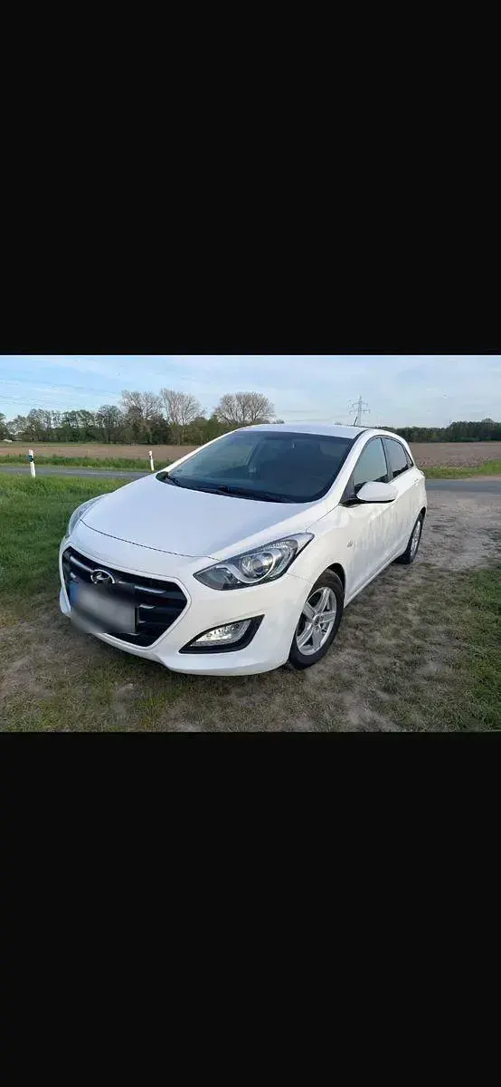Gebraucht Hyundai i30 101 PS (74 kW) 2016 Weiß Limousine