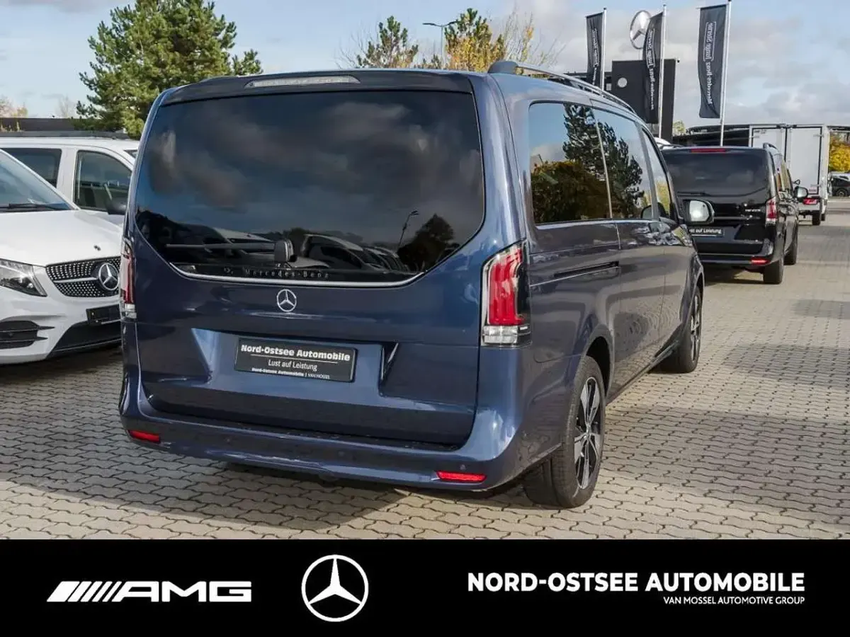 Gebraucht Mercedes V220 Style 163 PS (119 kW) 2024 Sodalithblau met. Van / Kleinbus