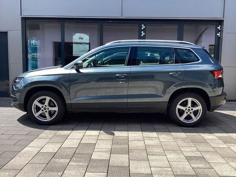 Quarzgrau metallic Gebraucht 2017 Skoda Karoq Ambition SUV | 18.450 € (Fairer Preis) - Bild 1/4