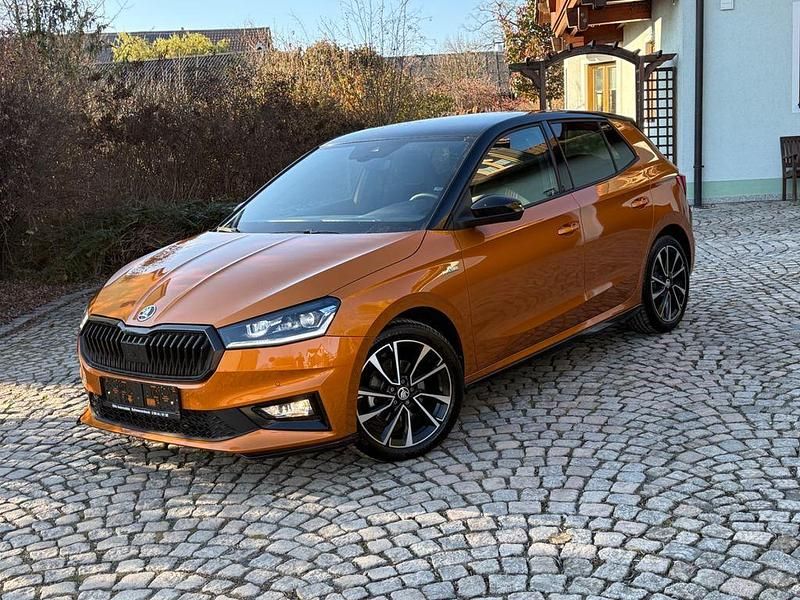 Orange Gebraucht 2024 Skoda Fabia Monte Carlo Limousine | 21.880 € (Fairer Preis) - Bild 1/4
