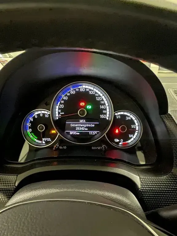Second-hand VW e-up! 61 kW (83 CP) 2021 Alb Hatchback
