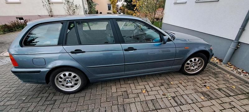 Blau Gebraucht 2002 BMW 318 Kombi | 1.100 € (Superpreis) - Bild 1/4