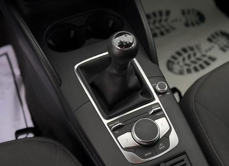 Gebraucht Audi A3 116 PS (85 kW) 2019 Weiß Limousine