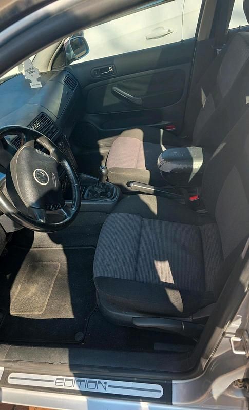 Gebraucht VW Golf IV 105 PS (77 kW) 2001 Silber Kleinwagen