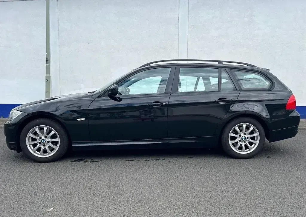 Używany BMW 318 143 KM (105 kW) 2009 Czarny Kombi
